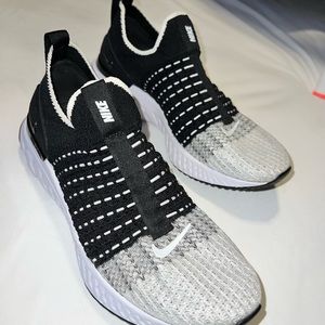 Nike React Phantom Run Flyknit 2